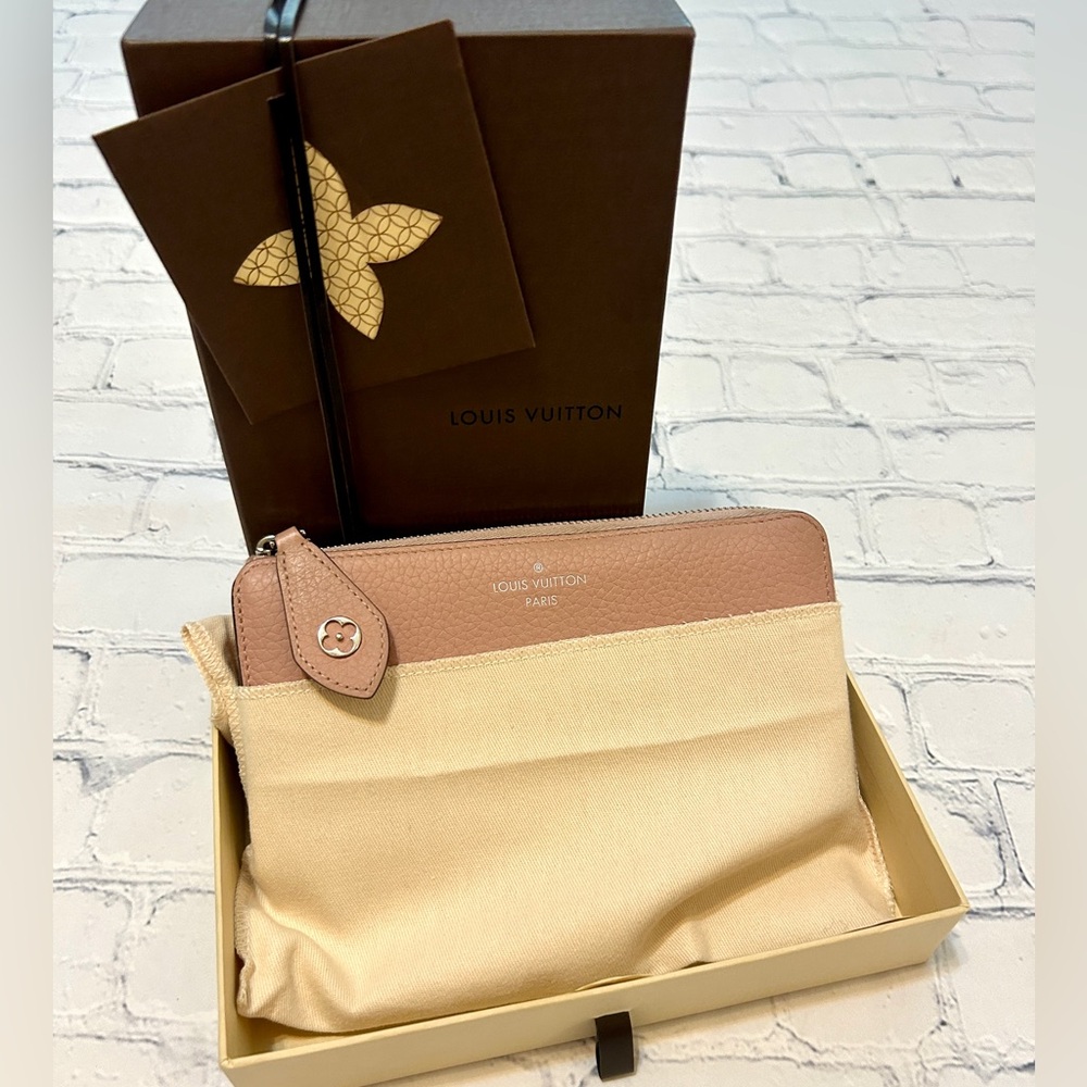 Louis Vuitton Comete Zip Wallet - Full Set. Gorgeous Light Pink W/ Taupe Inside. - Picture 16 of 16